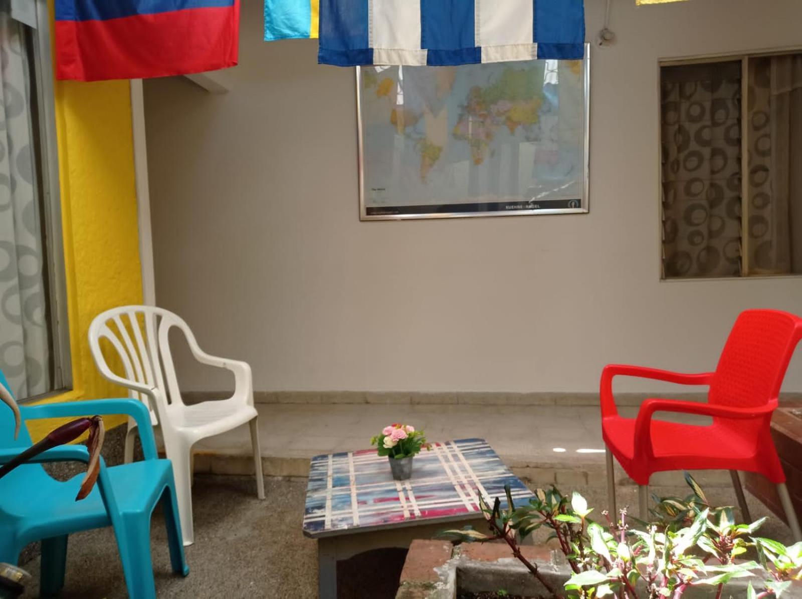 Yellow House Hostel Medellín Buitenkant foto