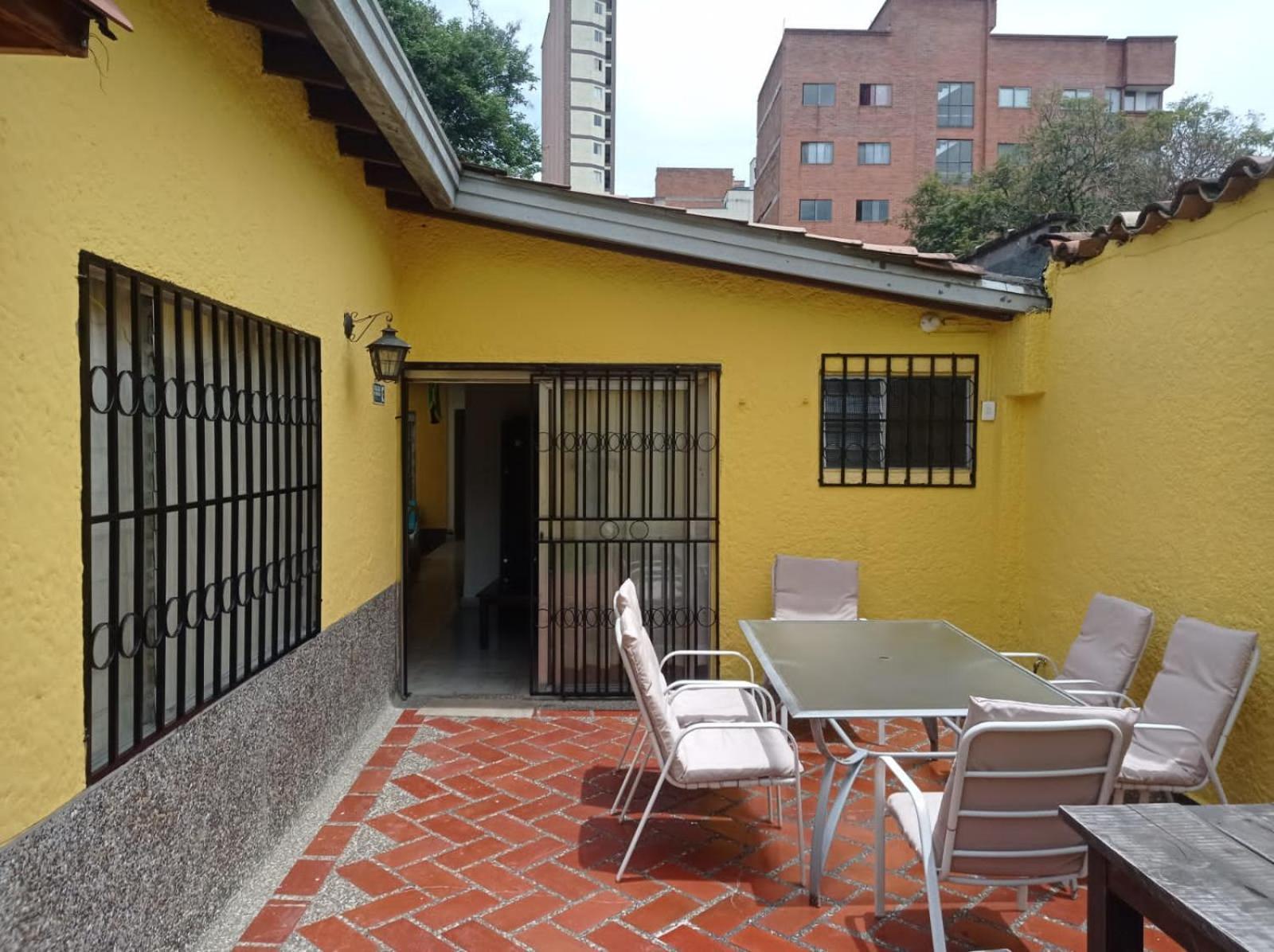 Yellow House Hostel Medellín Buitenkant foto